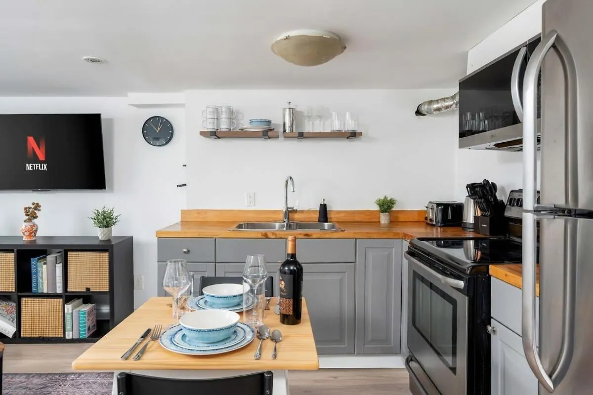 Private 2 Storey Home With 3Br-2Ba By Queen West Toronto