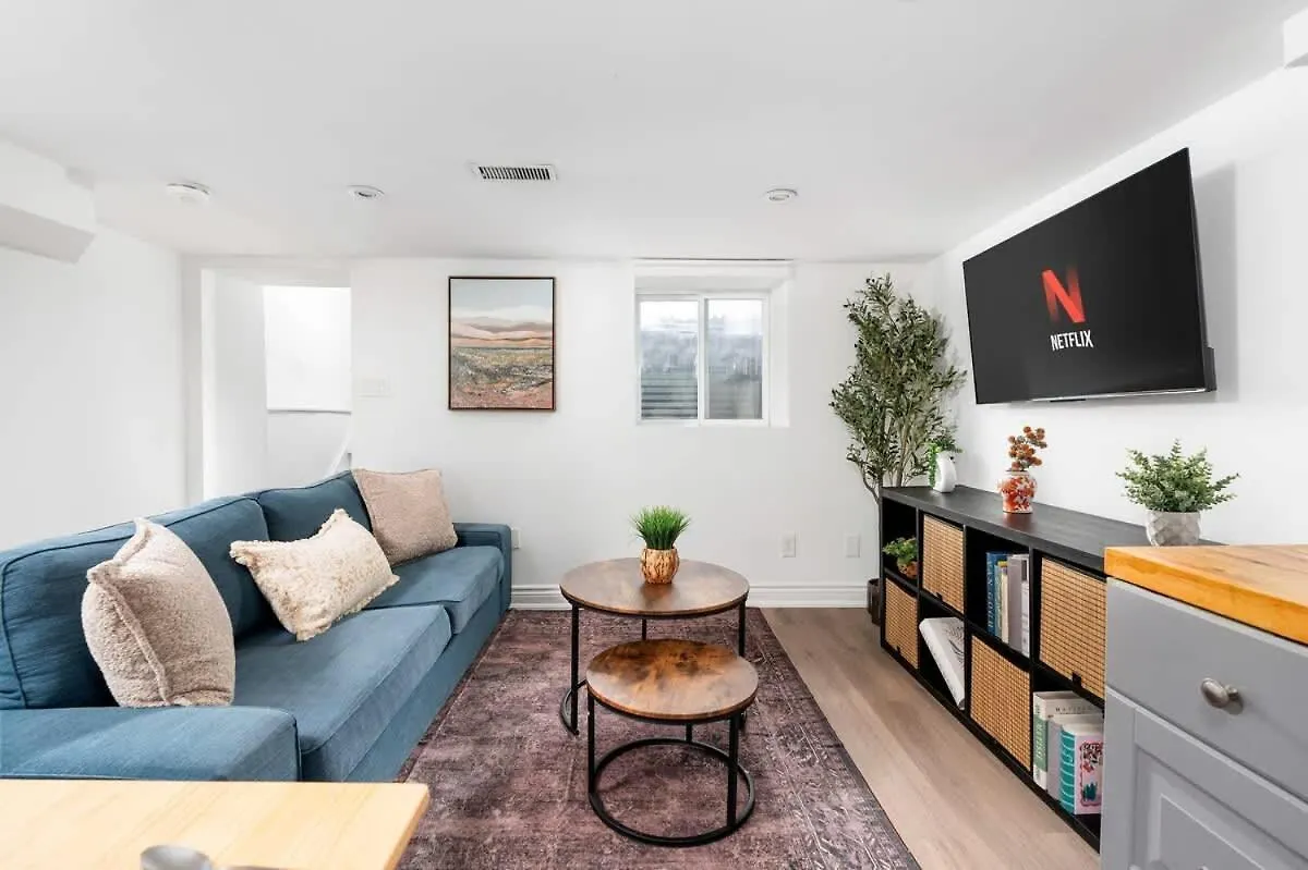 Private 2 Storey Home With 3Br-2Ba By Queen West Toronto