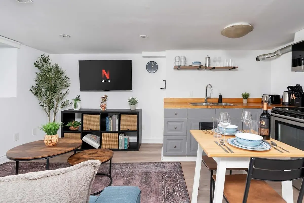 Private 2 Storey Home With 3Br-2Ba By Queen West Toronto