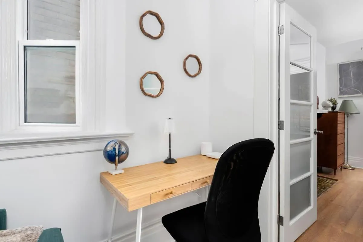 Private 2 Storey Home With 3Br-2Ba By Queen West Toronto Holiday home