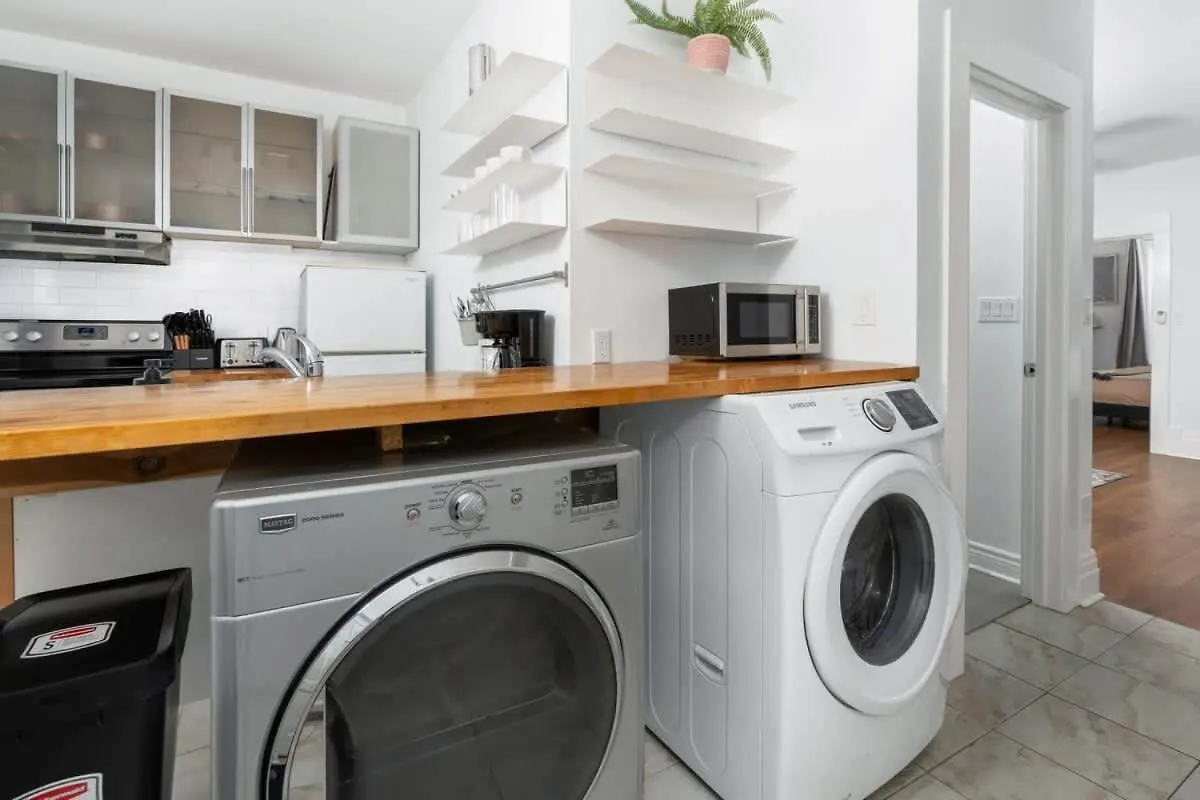Private 2 Storey Home With 3Br-2Ba By Queen West Toronto 0*,