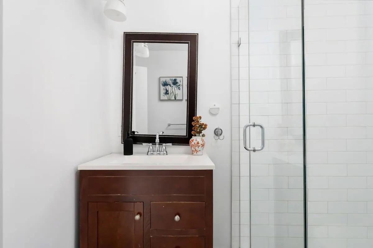 Private 2 Storey Home With 3Br-2Ba By Queen West Toronto 0*,