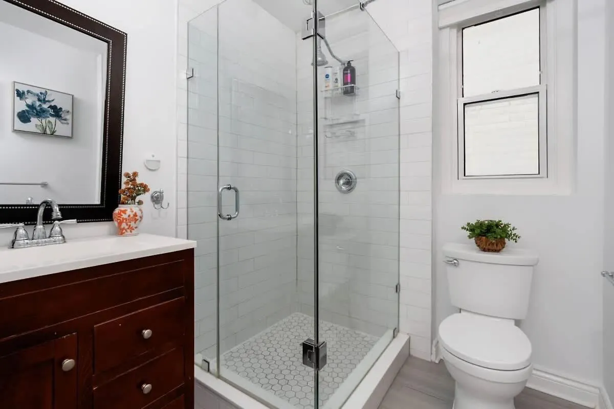 Private 2 Storey Home With 3Br-2Ba By Queen West Toronto Holiday home