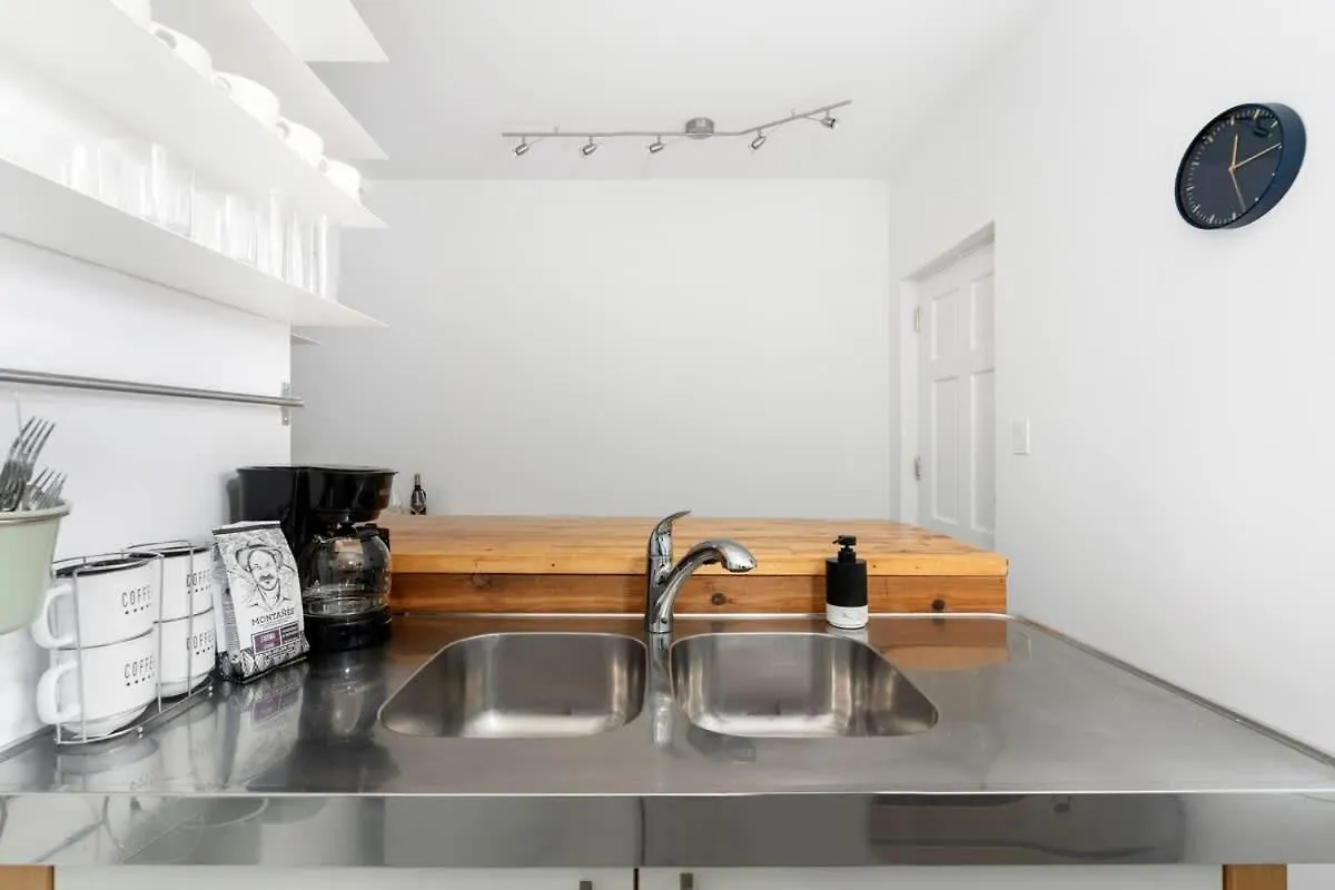 Private 2 Storey Home With 3Br-2Ba By Queen West Toronto Holiday home