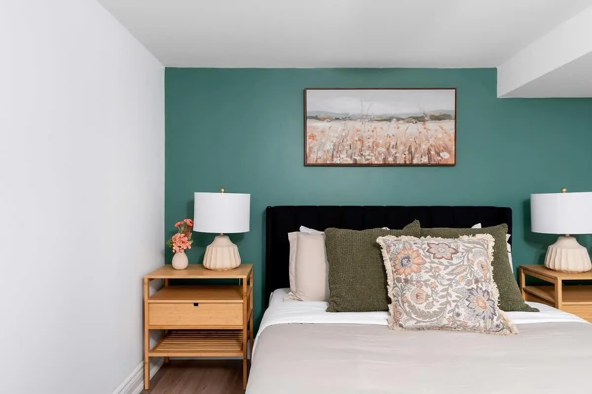Private 2 Storey Home With 3Br-2Ba By Queen West Toronto Holiday home