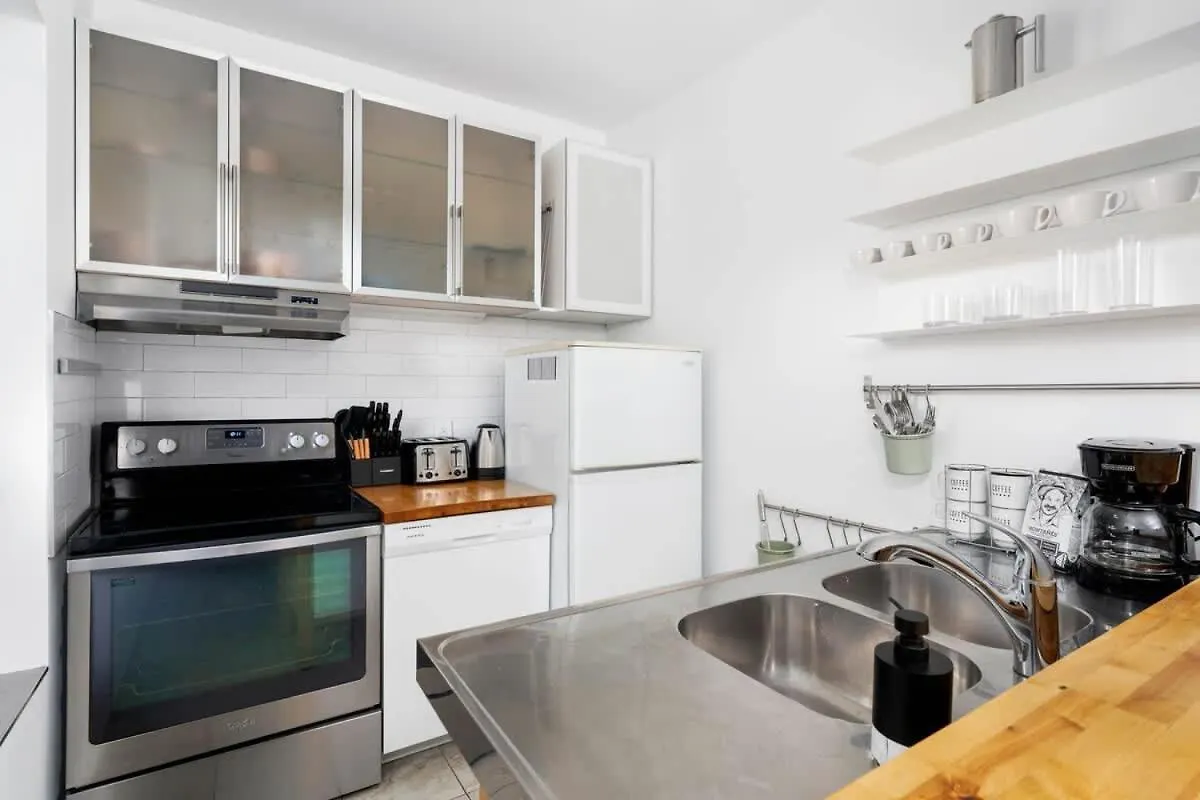 Private 2 Storey Home With 3Br-2Ba By Queen West Toronto
