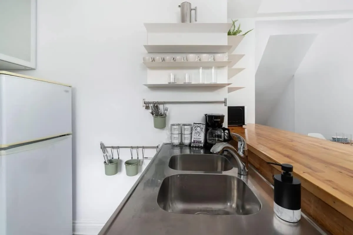 Private 2 Storey Home With 3Br-2Ba By Queen West Toronto