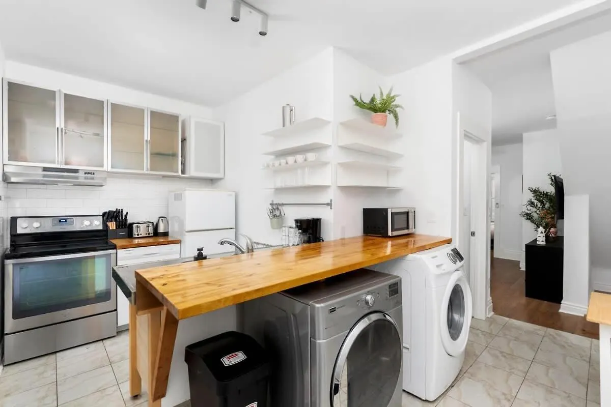 Private 2 Storey Home With 3Br-2Ba By Queen West Toronto Canada