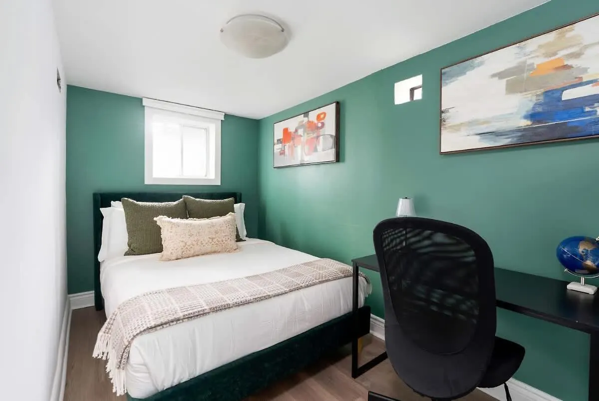 Private 2 Storey Home With 3Br-2Ba By Queen West Toronto